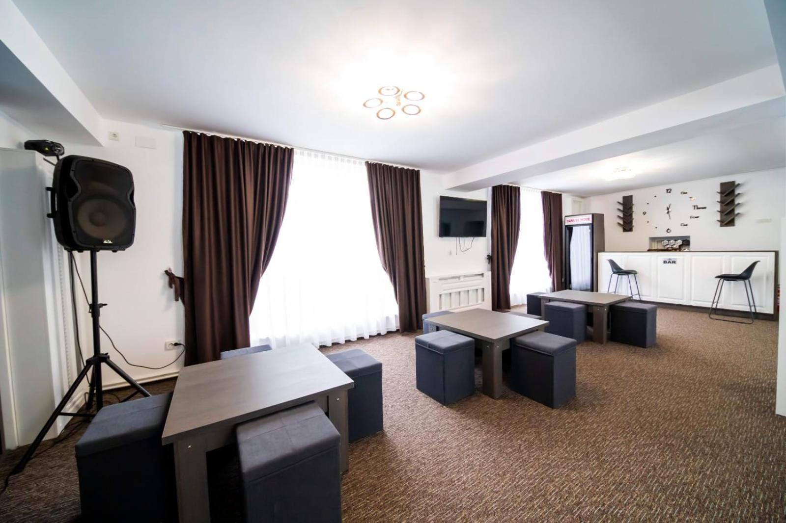 Danube Home Ostrovu Corbului ภายนอก รูปภาพ