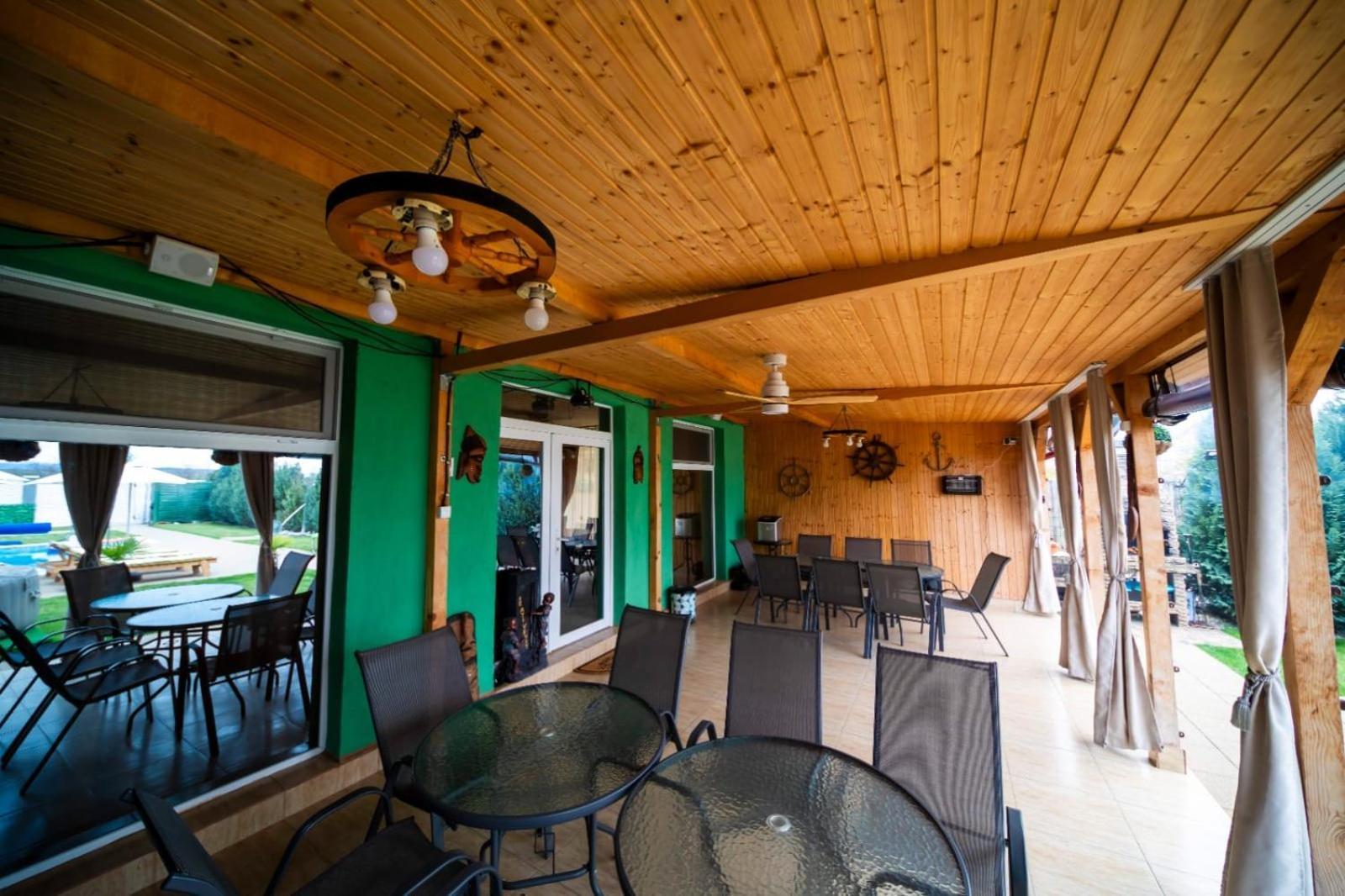 Danube Home Ostrovu Corbului ภายนอก รูปภาพ